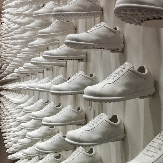 camper-by nendo-new york-shoe-instore display