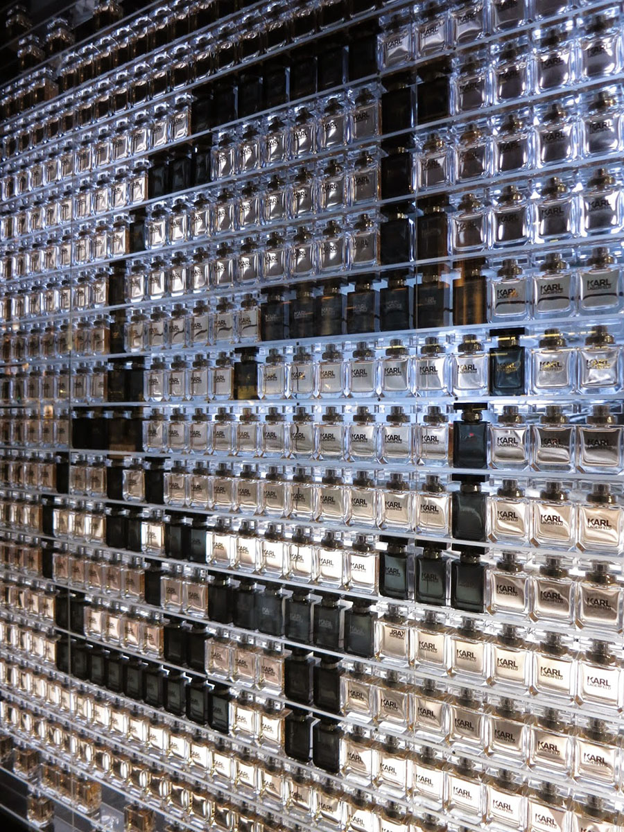 karl lagerfeld-perfumes-instore display